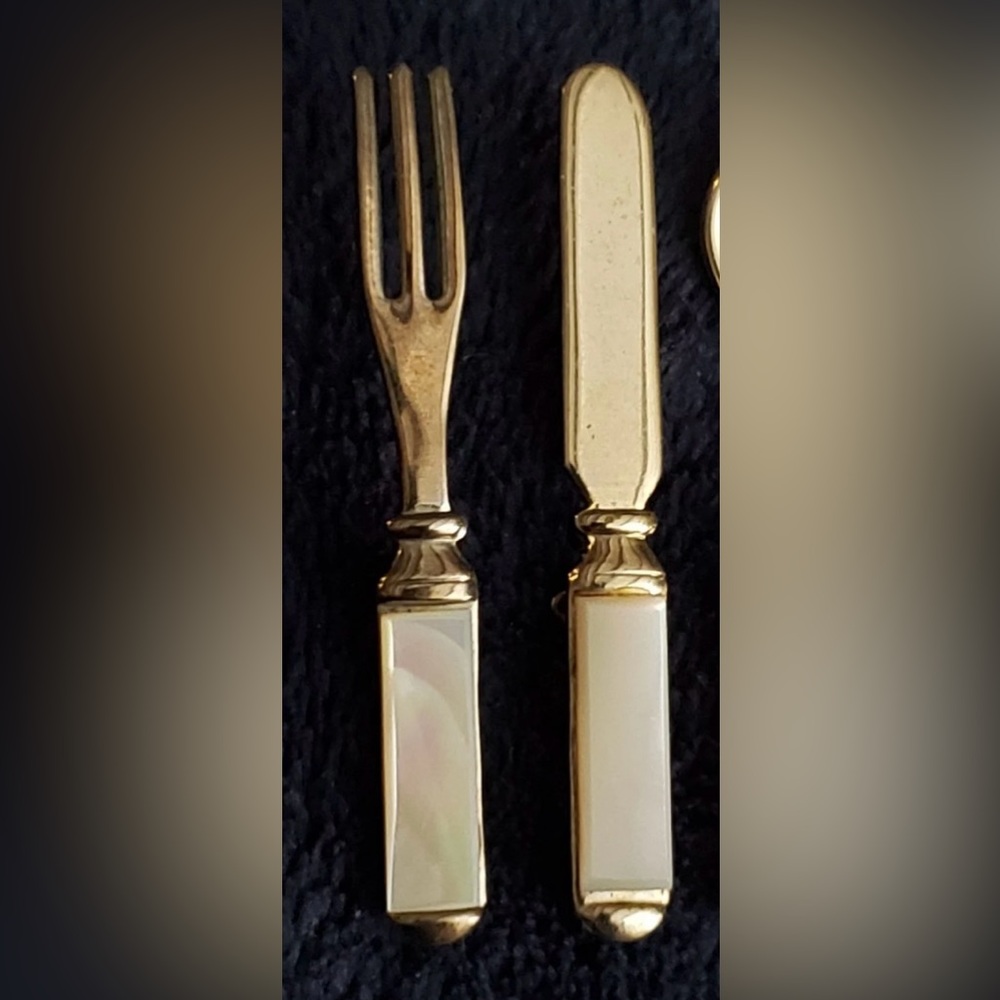 Mother of Pearl Gold Plated 2 Pin MCM Set Knife and Fork jewelry